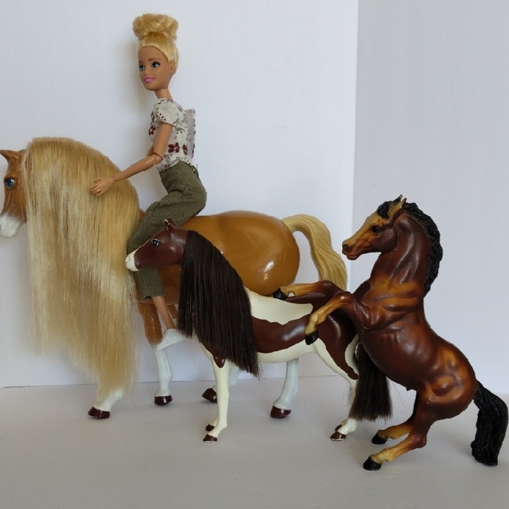 2015 Articulated Barbie With 1998 Walking Beauty & Two Smaller Horses One Breyer